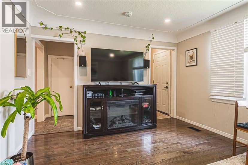 242 EAST 43RD Street, Hamilton, photo 6
