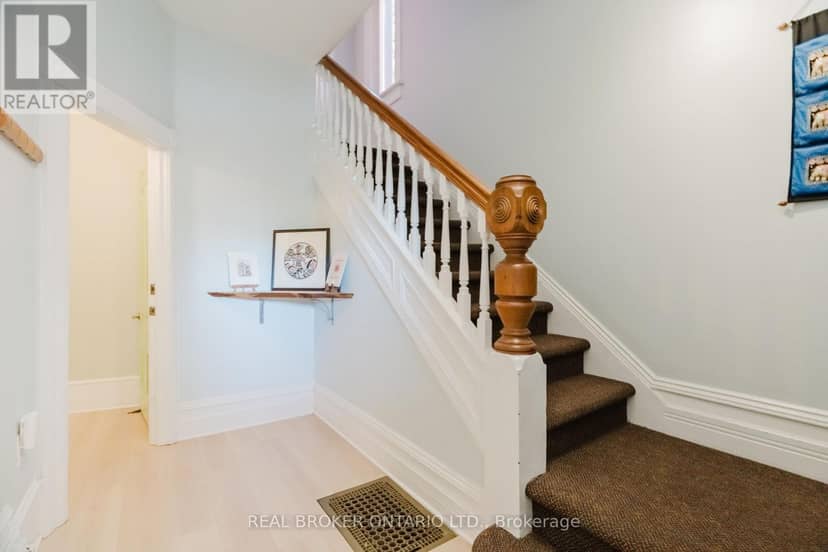 33 Argyle Avenue — photo 11 of 40