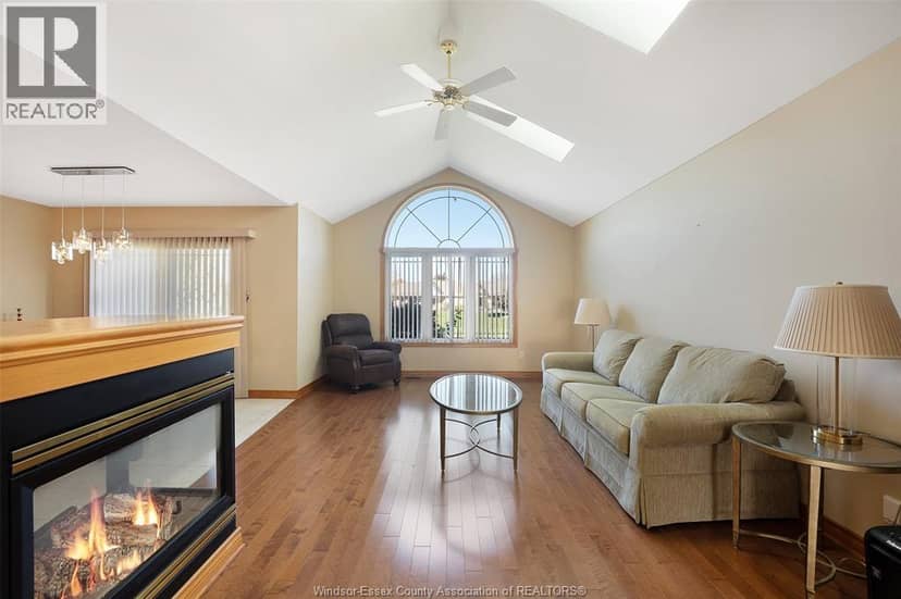 1353 Imperial Crescent — photo 12 of 40