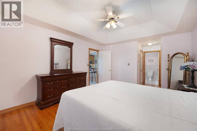 1353 Imperial Crescent — photo 21 of 40
