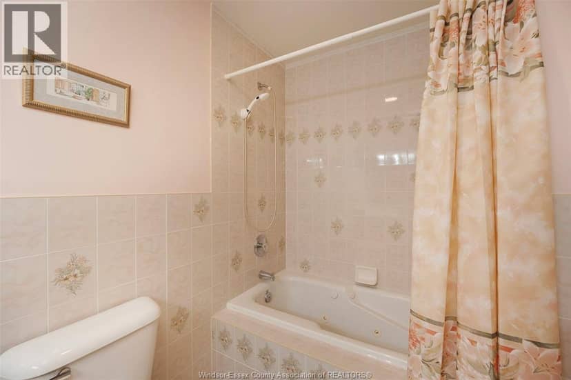 1353 Imperial Crescent — photo 23 of 40