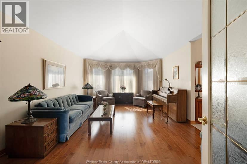 1353 Imperial Crescent — photo 9 of 40