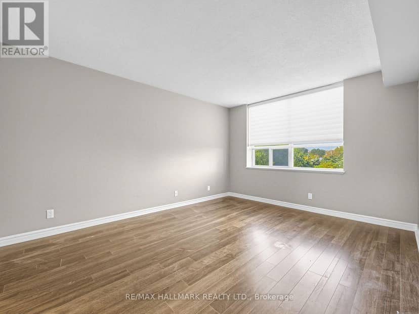 401 - 265 Ridley Boulevard — photo 24 of 40