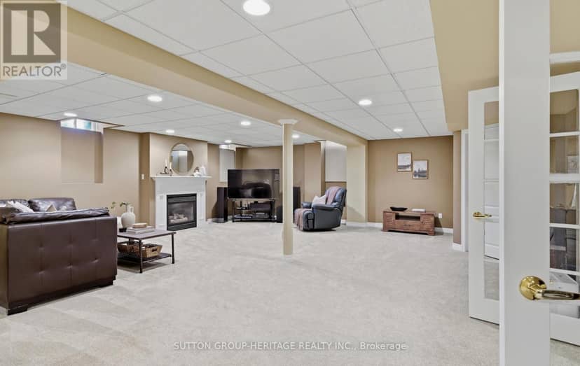 35 Kimberly Drive — photo 20 of 37
