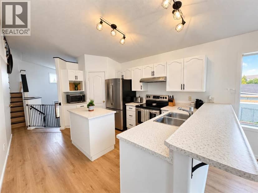 9042 103 Avenue — photo 14 of 39