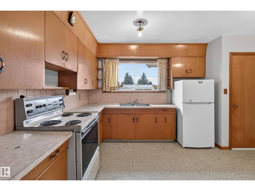 6321 104 AV NW — photo 14 of 40