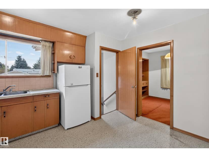 6321 104 AV NW — photo 15 of 40