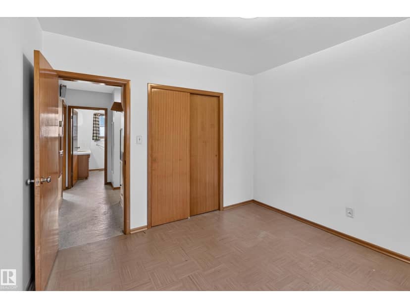 6321 104 AV NW — photo 18 of 40