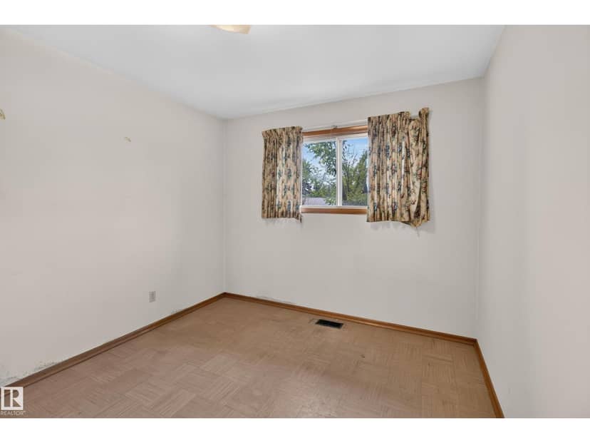 6321 104 AV NW — photo 19 of 40