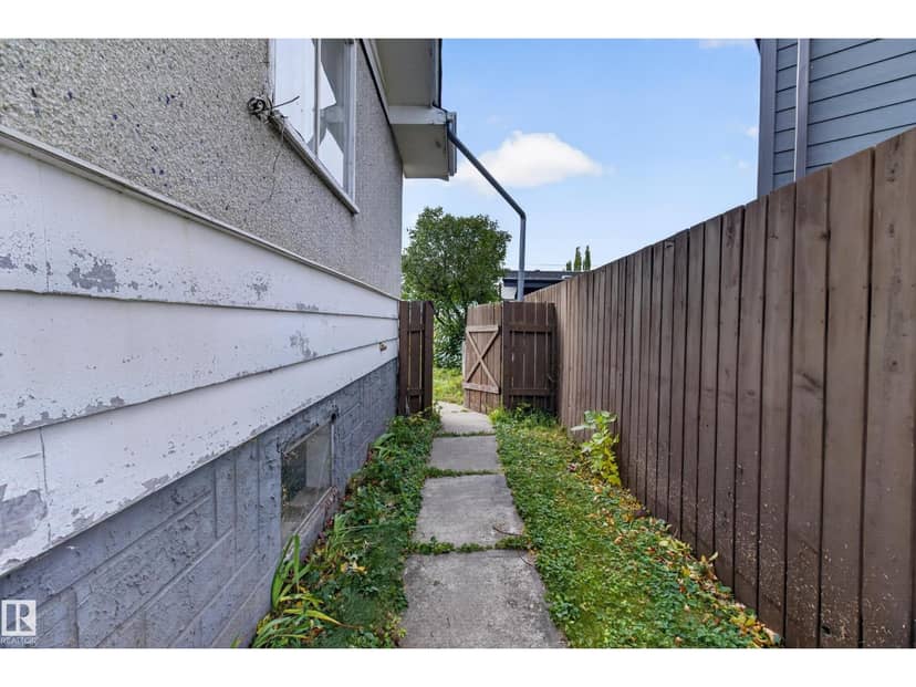6321 104 AV NW — photo 33 of 40