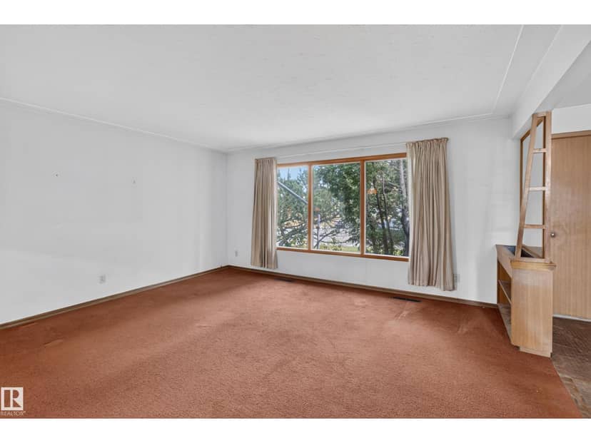 6321 104 AV NW — photo 9 of 40