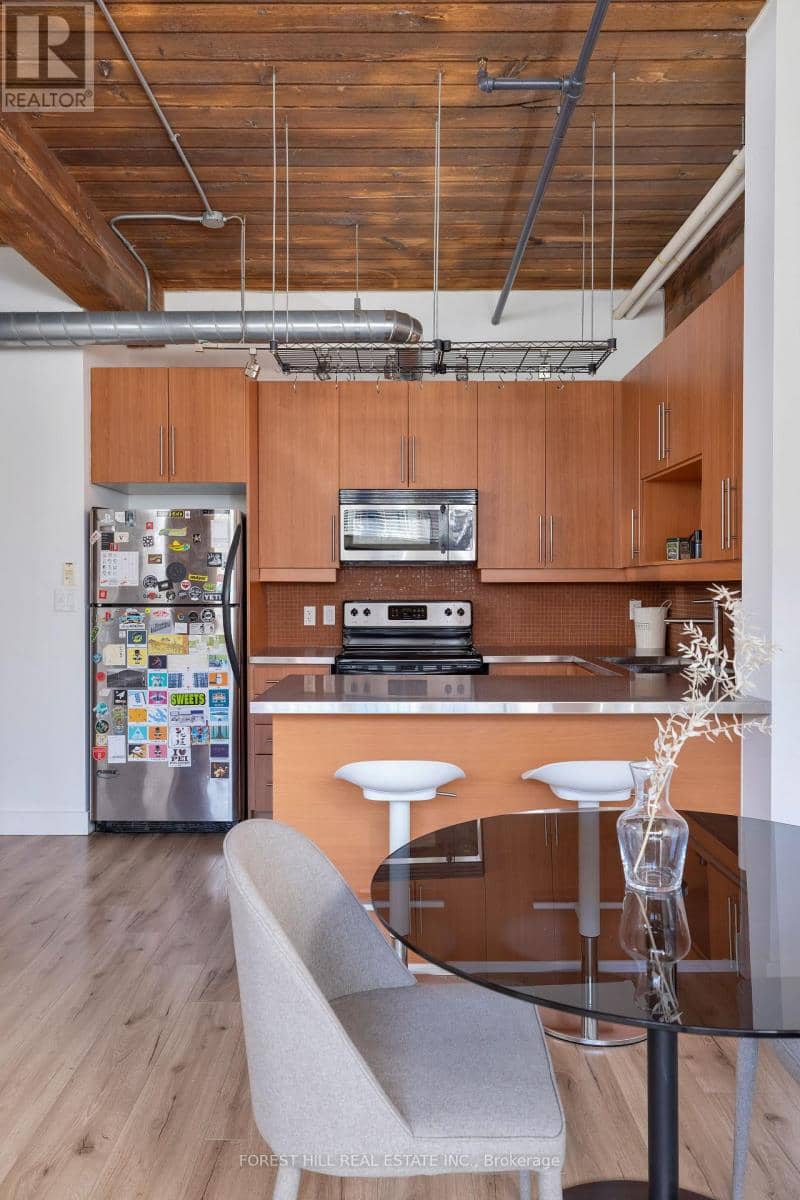 105 - 2154 Dundas Street W — photo 11 of 29
