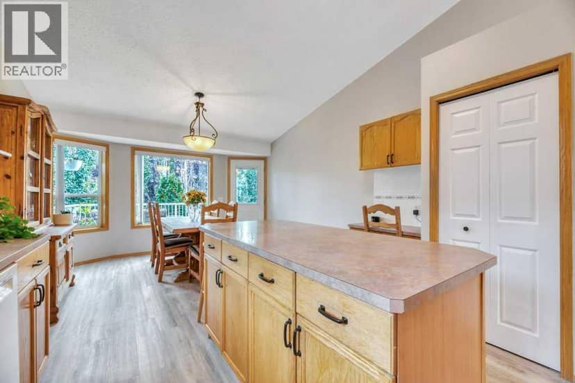 409 Strathford Bay — photo 17 of 40