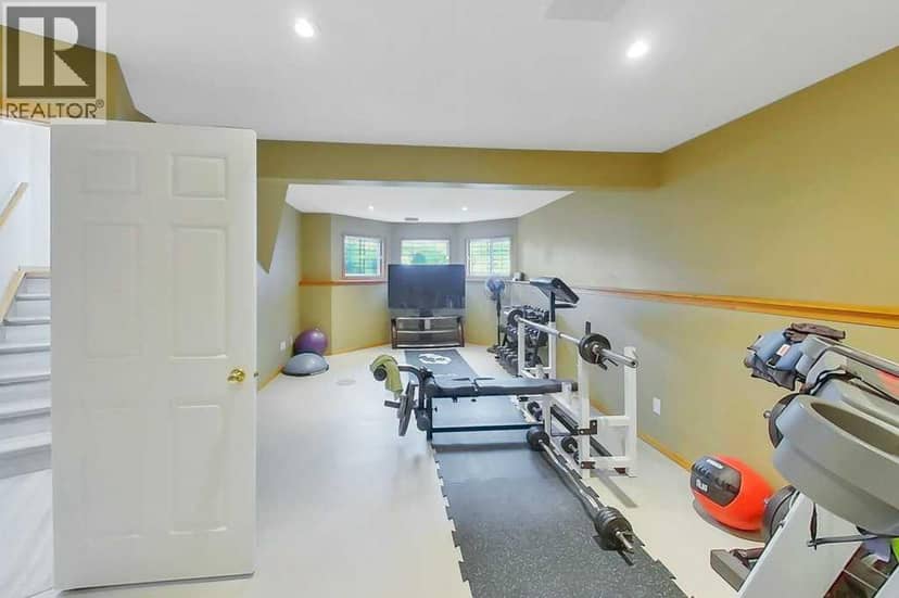 409 Strathford Bay — photo 32 of 40