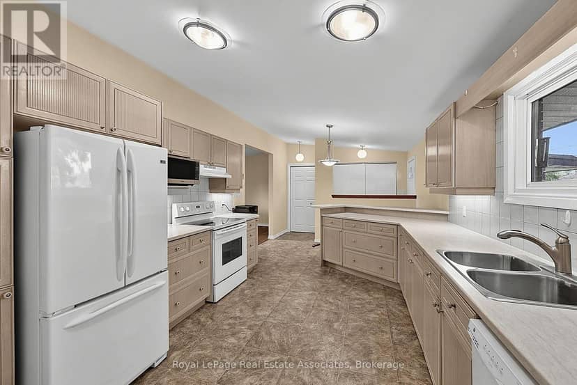 408 Mooney Crescent — photo 13 of 40