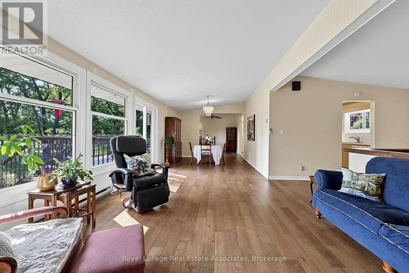 408 Mooney Crescent — photo 9 of 40