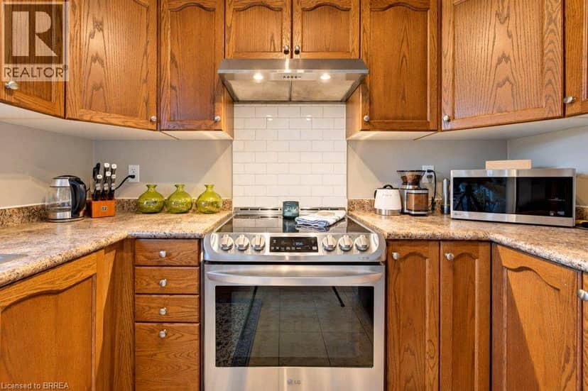 112 OSBORN Avenue — photo 16 of 40