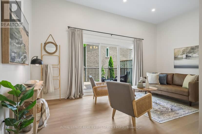 2222 Marine Drive, Oakville, photo 2