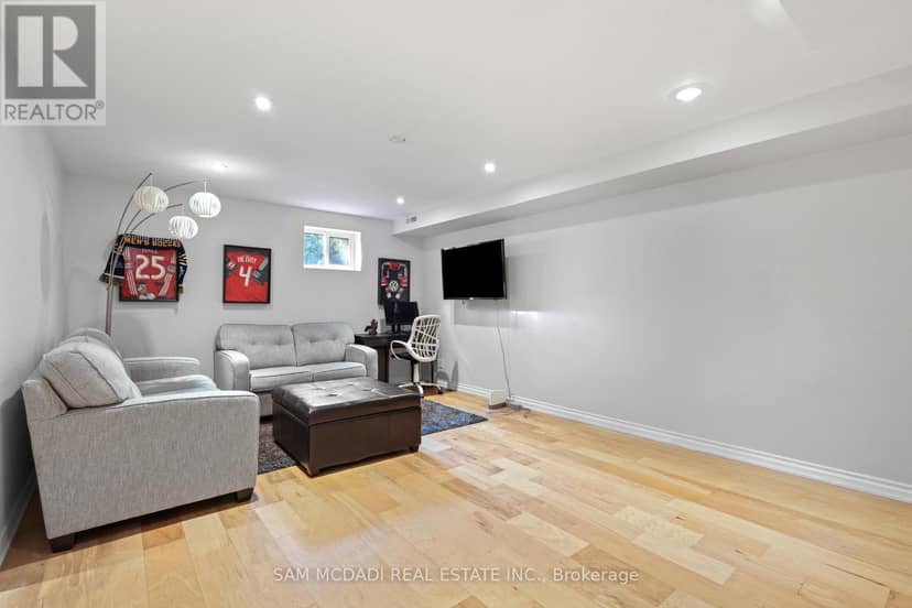 38 Kenninghall Boulevard — photo 33 of 40