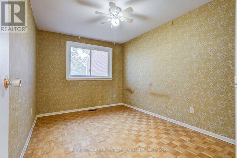 215 Mississauga Valley Boulevard — photo 31 of 40