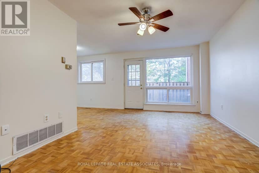 215 Mississauga Valley Boulevard, Mississauga, photo 6