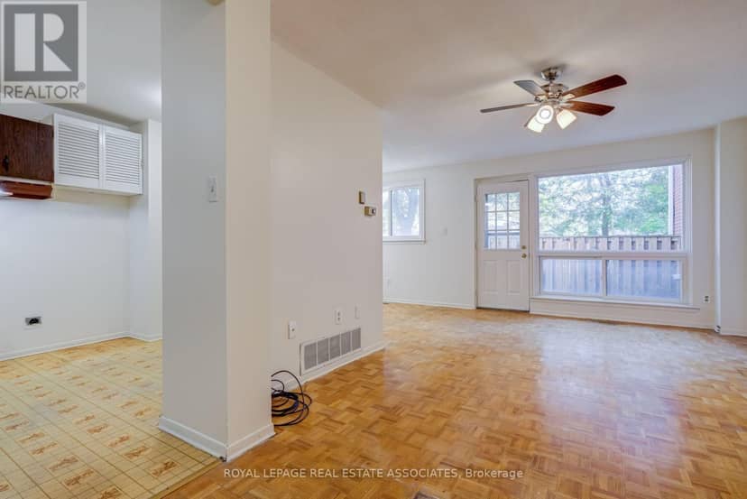 215 Mississauga Valley Boulevard, Mississauga, photo 7