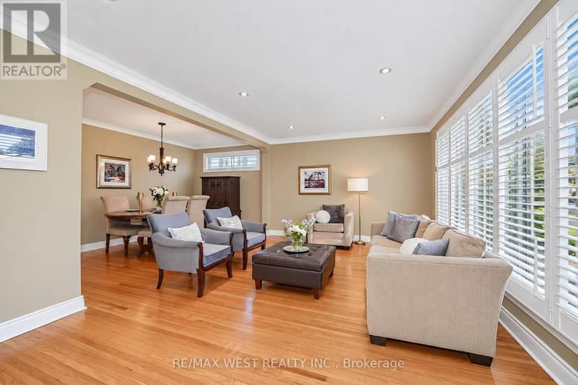 18 Nashland Avenue, Toronto, photo 3