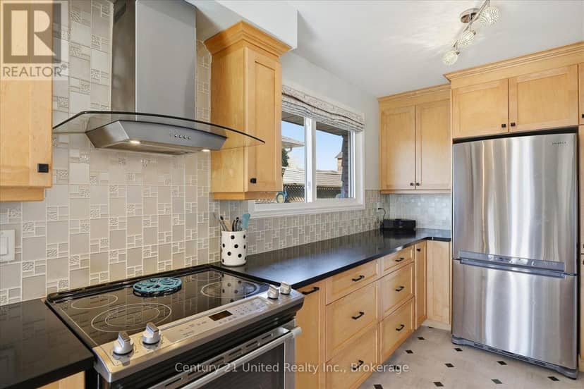 898 Sydenham Road — photo 14 of 40