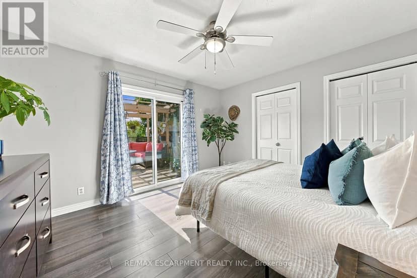 915 St George Street — photo 10 of 27