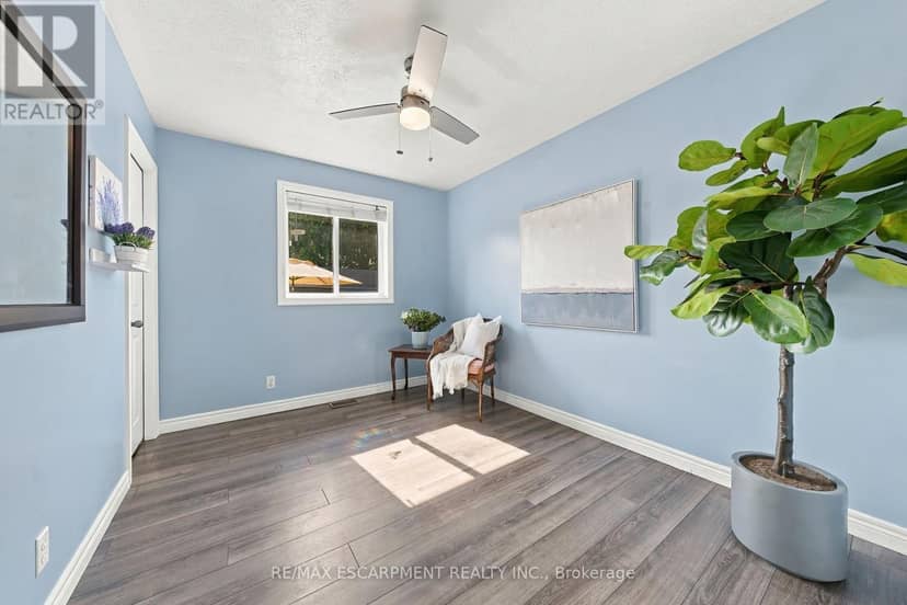 915 St George Street — photo 12 of 27