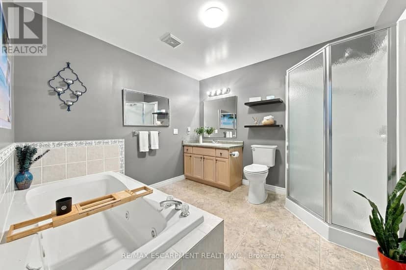 915 St George Street — photo 14 of 27