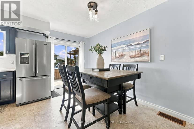 915 St George Street — photo 9 of 27