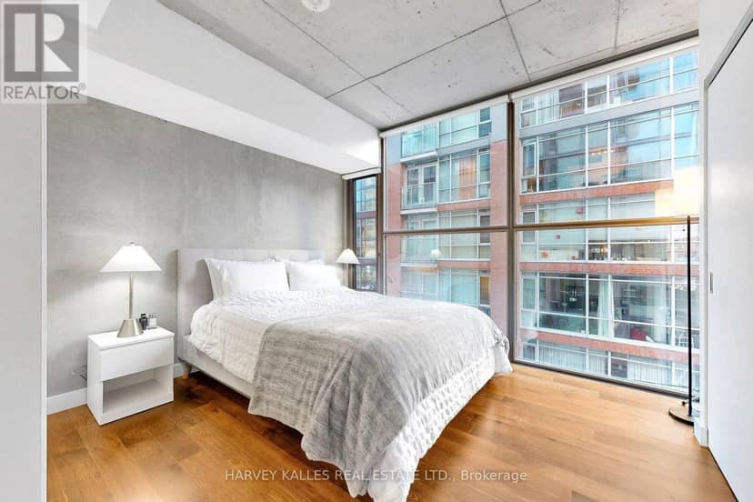 410 - 25 Oxley Street — photo 2 of 33