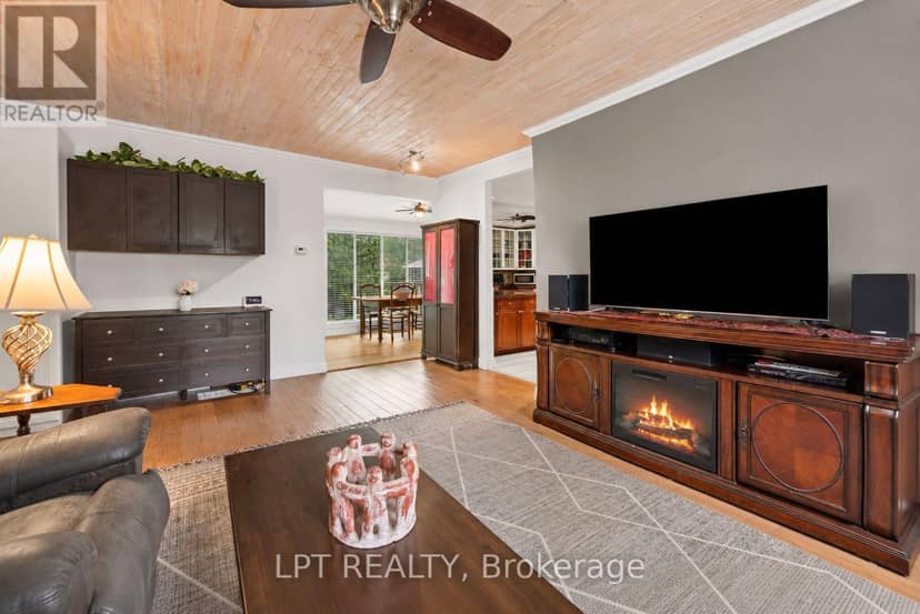 427 Lake Drive E — photo 11 of 40