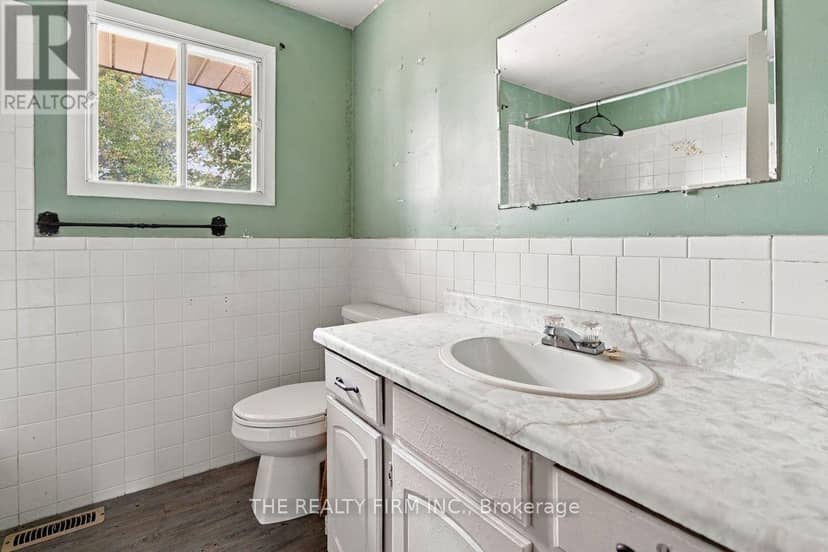 195-197 Southfield Drive — photo 22 of 34