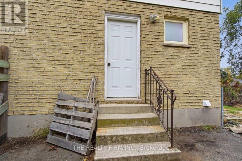 195-197 Southfield Drive — photo 24 of 34