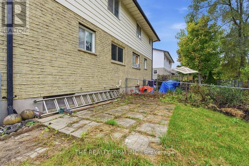 195-197 Southfield Drive — photo 25 of 34