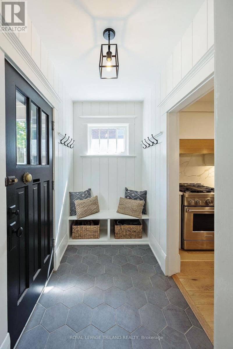 5 McKenzie Avenue, London South, photo 3