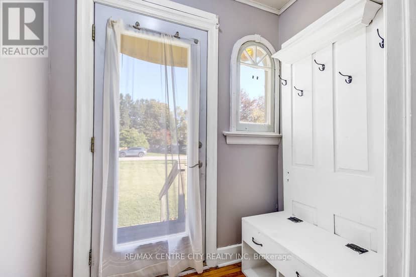 48 South Valerie Street, Central Elgin, photo 3