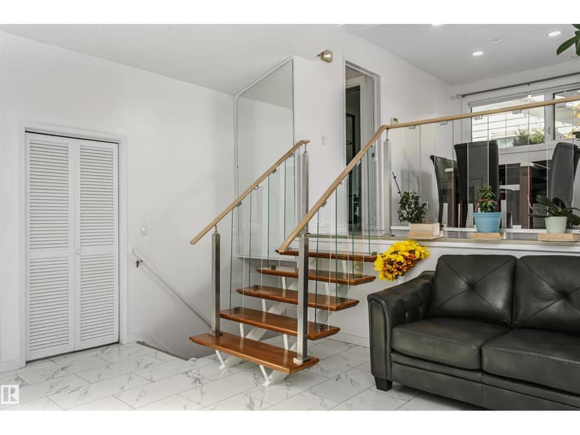 7204 92B AV NW — photo 15 of 40