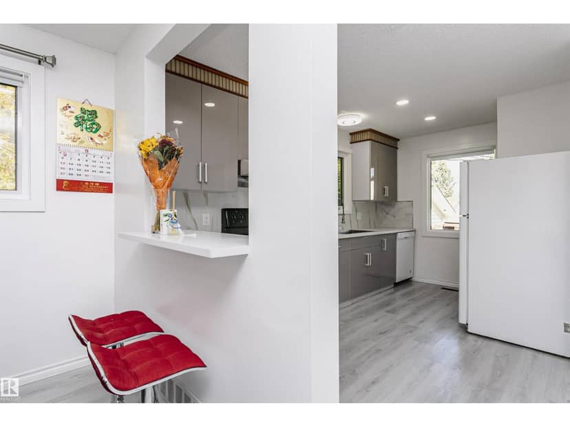 7204 92B AV NW — photo 23 of 40