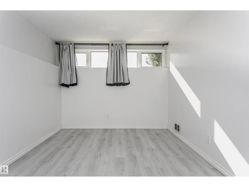 7204 92B AV NW — photo 37 of 40