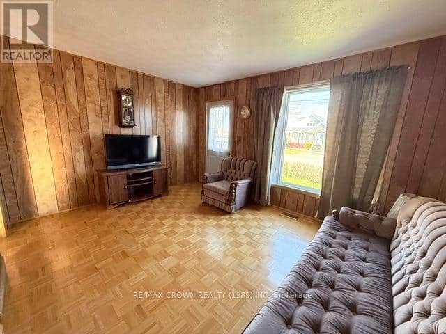 63 De L'etang Boulevard — photo 20 of 40