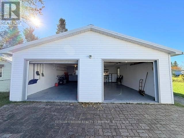 63 De L'etang Boulevard — photo 35 of 40