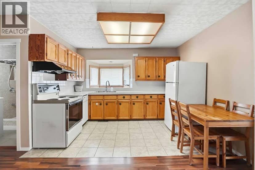 1832 43 Street SE — photo 9 of 33