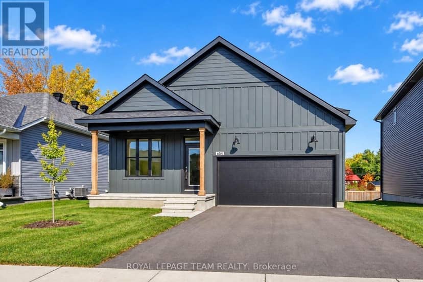 654 Fisher Street, North Grenville, photo 2
