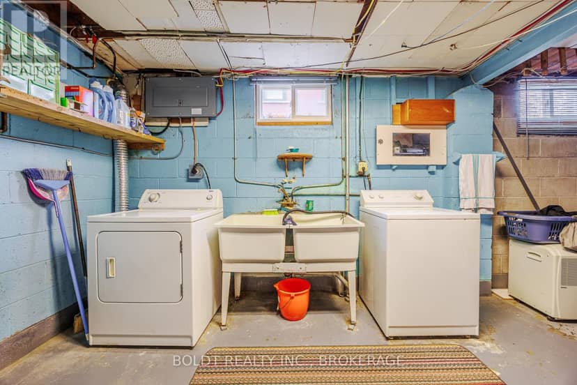 24 Winslow Crescent — photo 13 of 20
