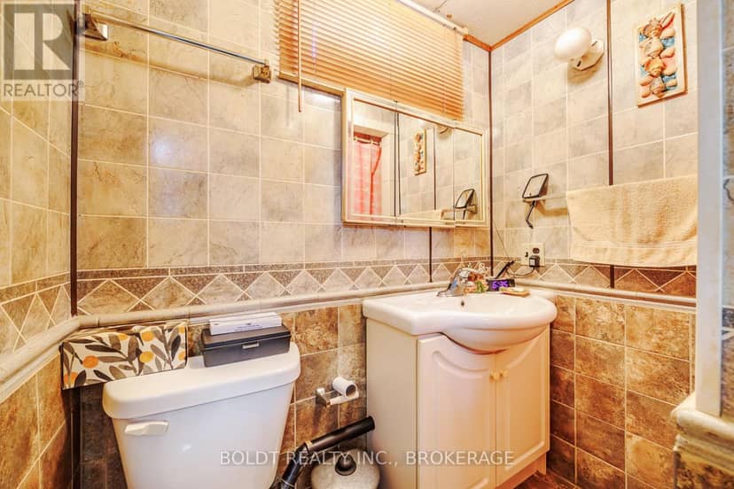 24 Winslow Crescent — photo 14 of 20