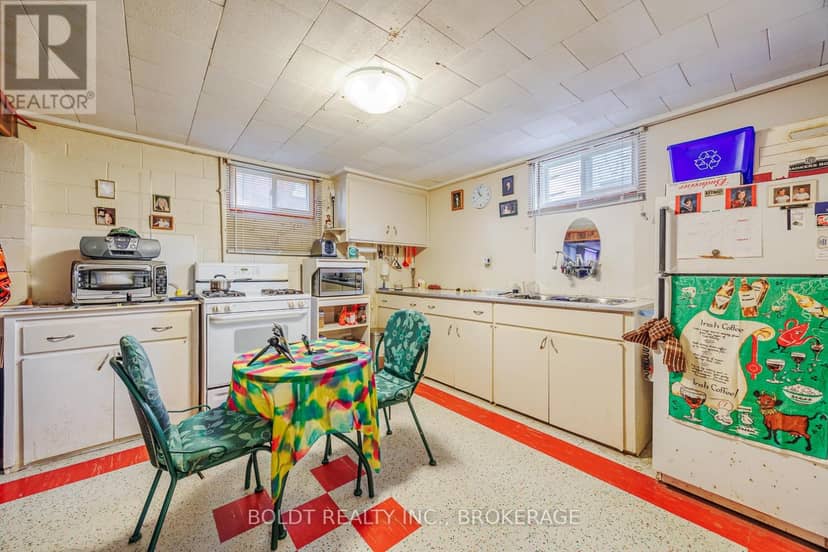 24 Winslow Crescent — photo 15 of 20