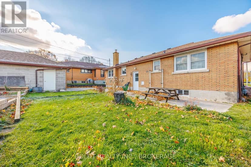 24 Winslow Crescent — photo 17 of 20